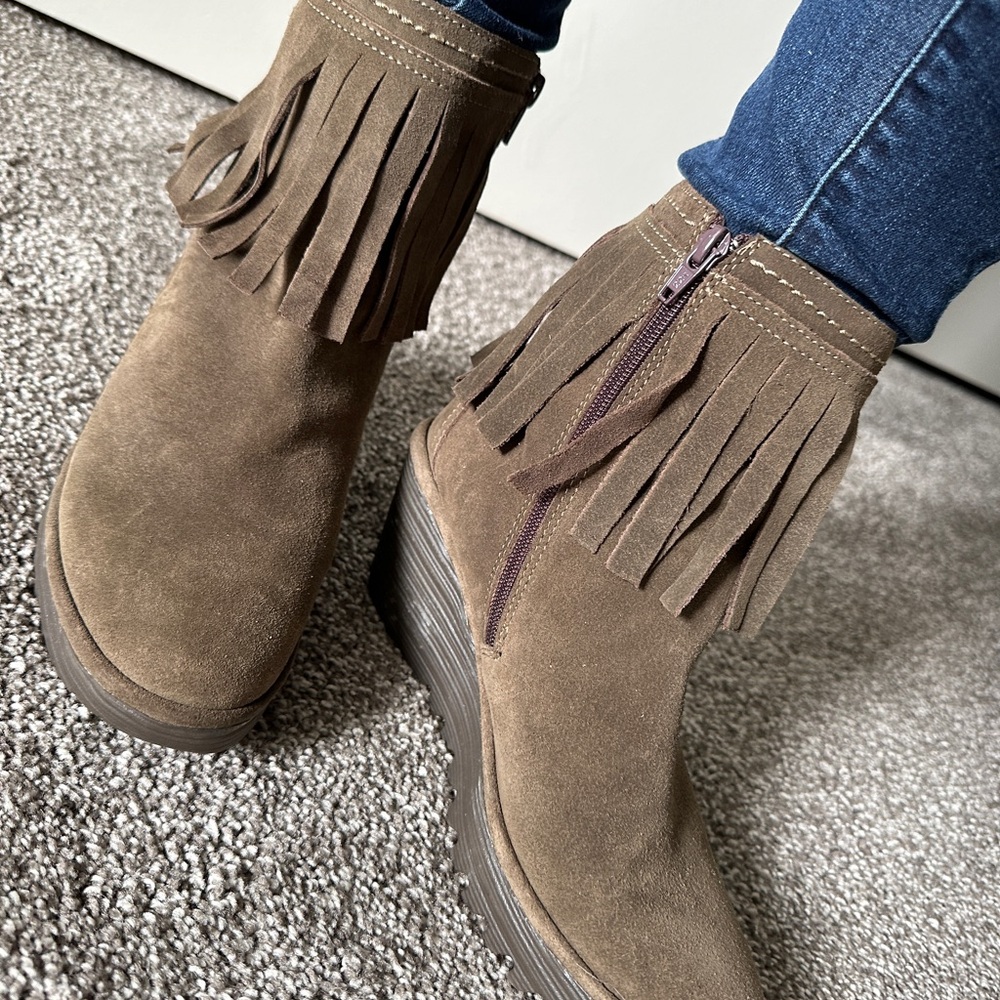 Fly London Suede Wedge bootie with fringe in Taupe/brown